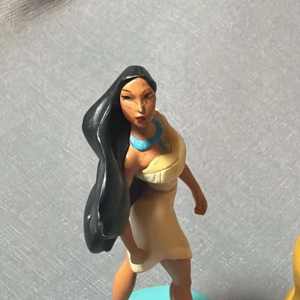 Disney Princess PVC Figure lot Pocahontas and Rapunzel -M